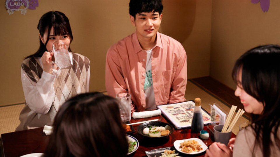 酔っ払って押しかけたトップスタイリストが、弱みを握られたアシスタントに翻弄される！？